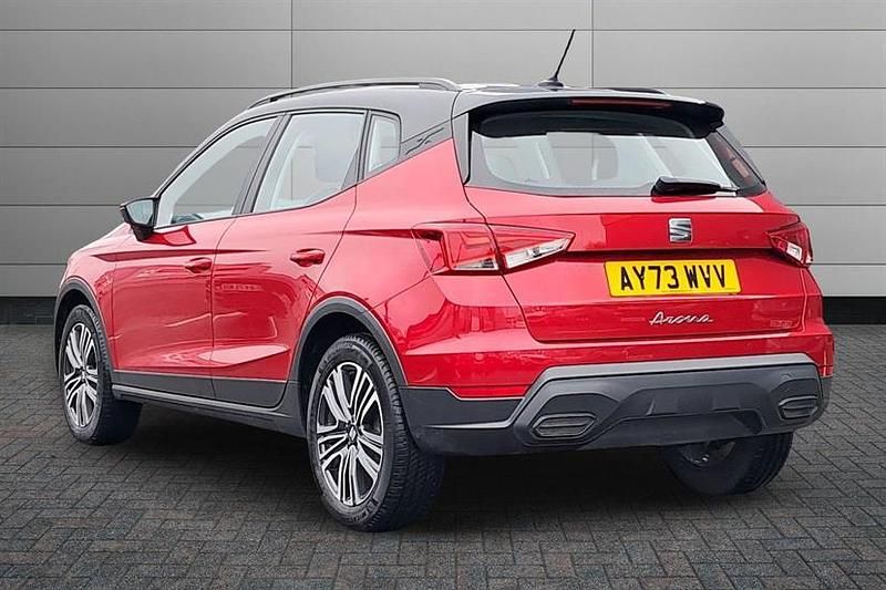 Used Seat Arona SE Technology 95 HP (69 kW) 2023 Desire red with black roof SUV