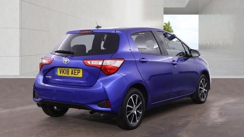 Used Toyota Yaris 111 HP (81 kW) 2018 Blue Hatchback