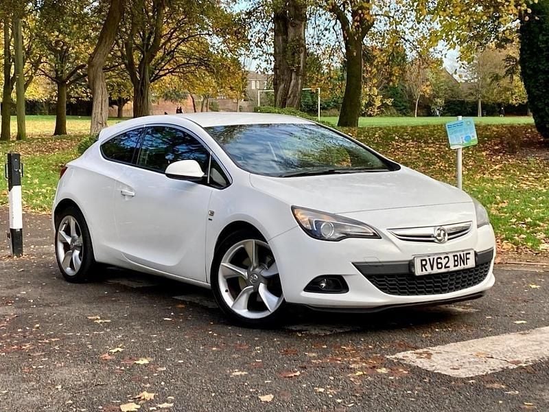 Used Vauxhall Astra GTC SRi 2012 White Hatchback