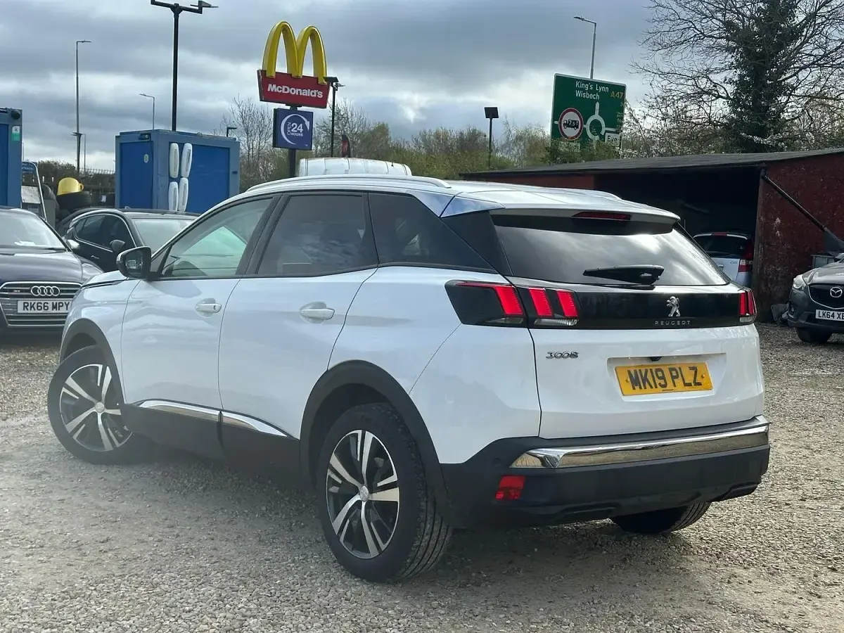 Used Peugeot 3008 Allure 130 HP (95 kW) 2019 White SUV