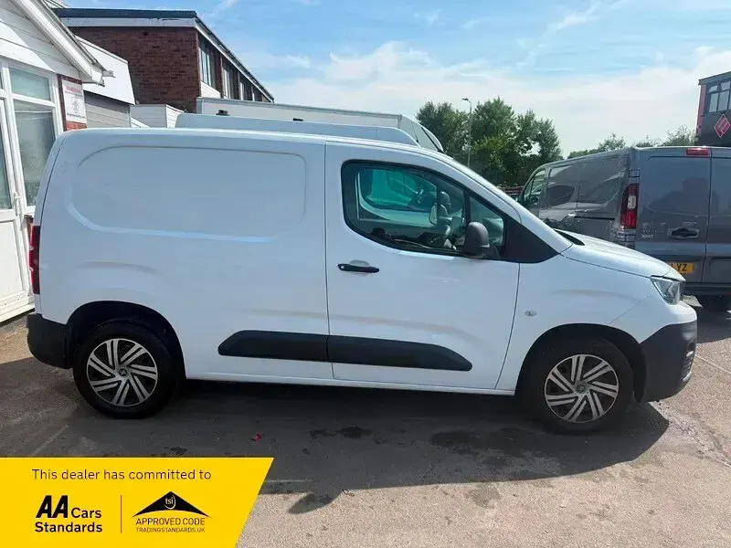 Used Peugeot Partner 2019 White MPV