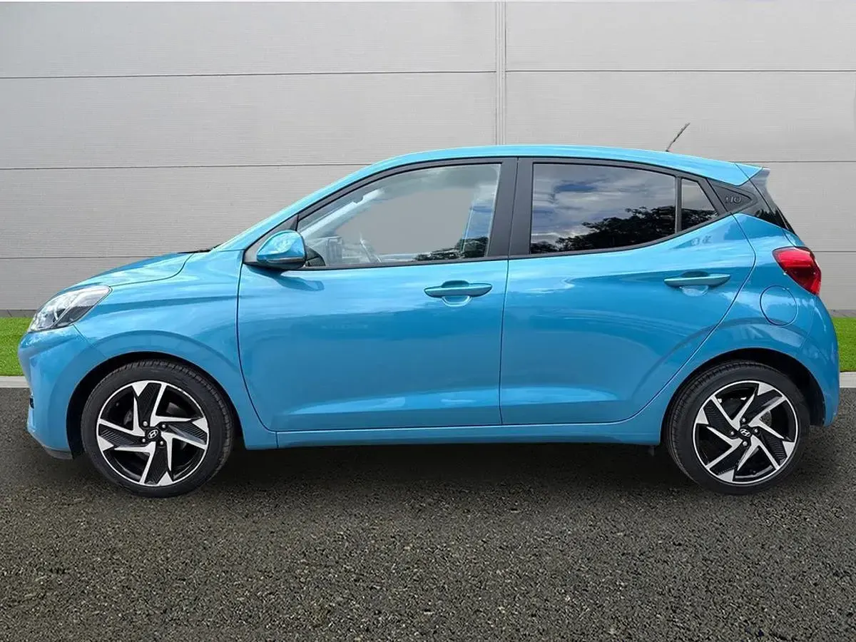 Used Hyundai i10 Premium 84 HP (61 kW) 2021 Turquoise Hatchback