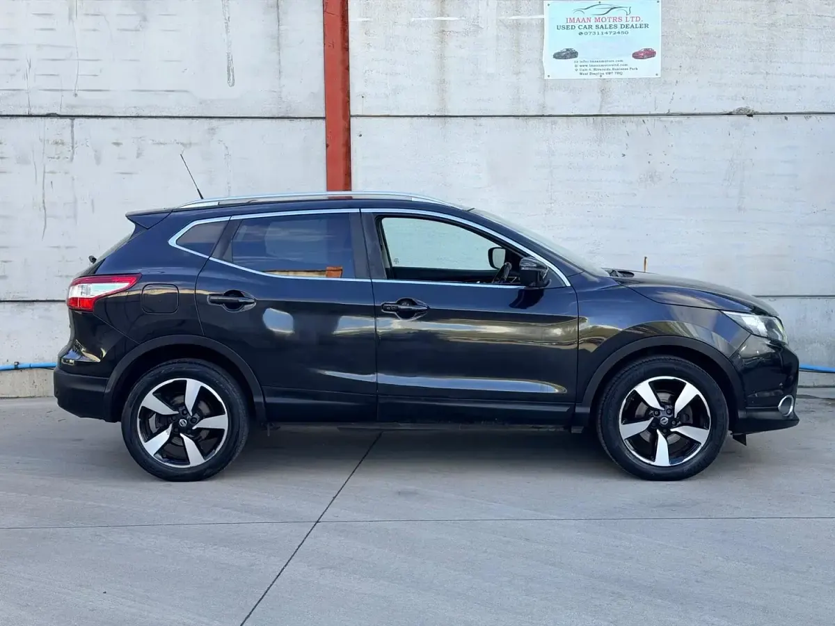 Used Nissan Qashqai N-Connecta 110 HP (80 kW) 2016 Black SUV
