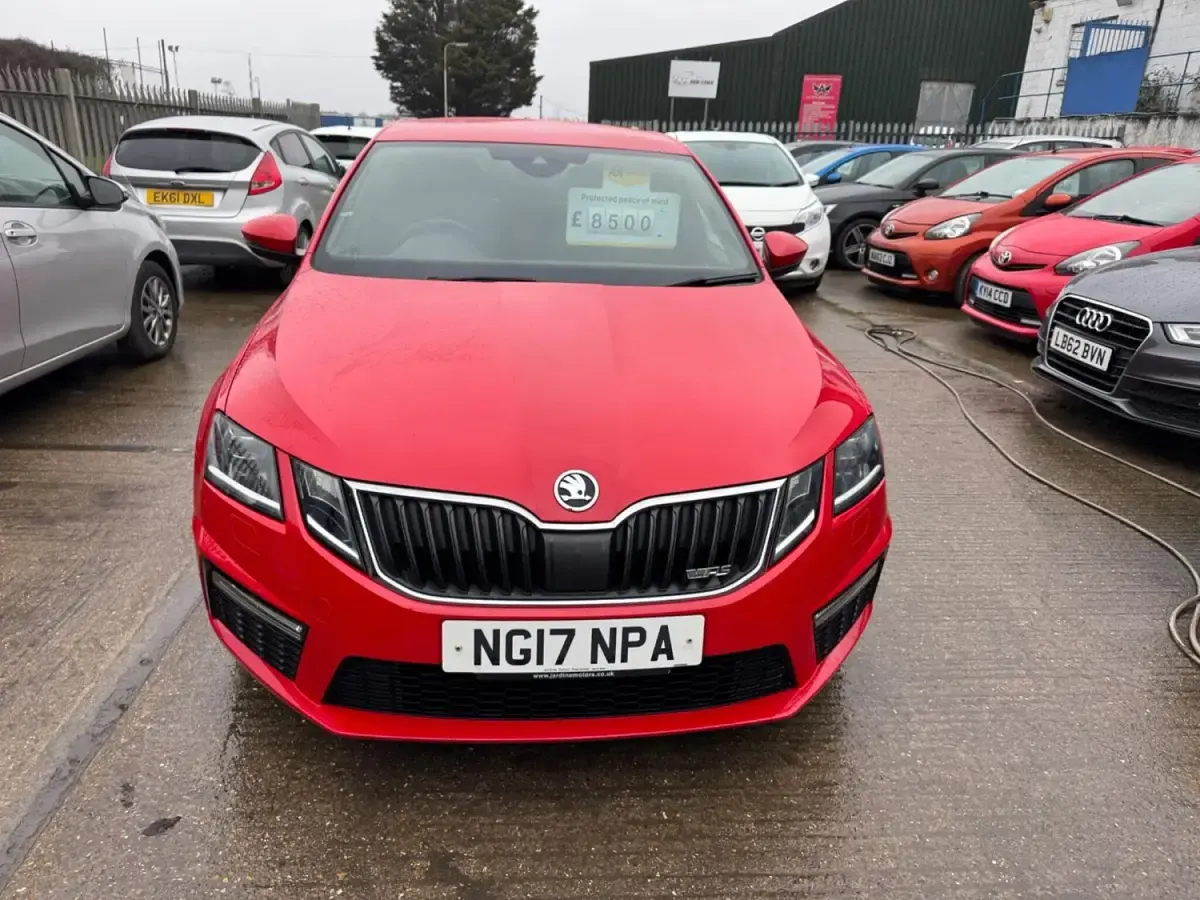 Używany Skoda Octavia vRS 184 KM (135 kW) 2017 Czerwony Hatchback