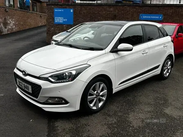 Used Hyundai i20 Premium SE 100 HP (73 kW) 2015 White Hatchback