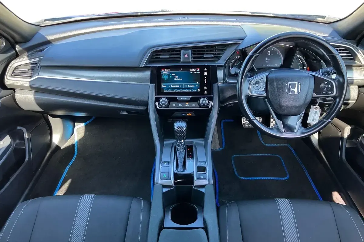 Second-hand Honda Civic SR 126 CP (92 kW) 2019 Albastru Hatchback