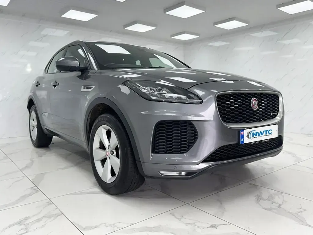 Begagnad Jaguar E-Pace R-Dynamic 150 HK (110 kW) 2018 Grå SUV