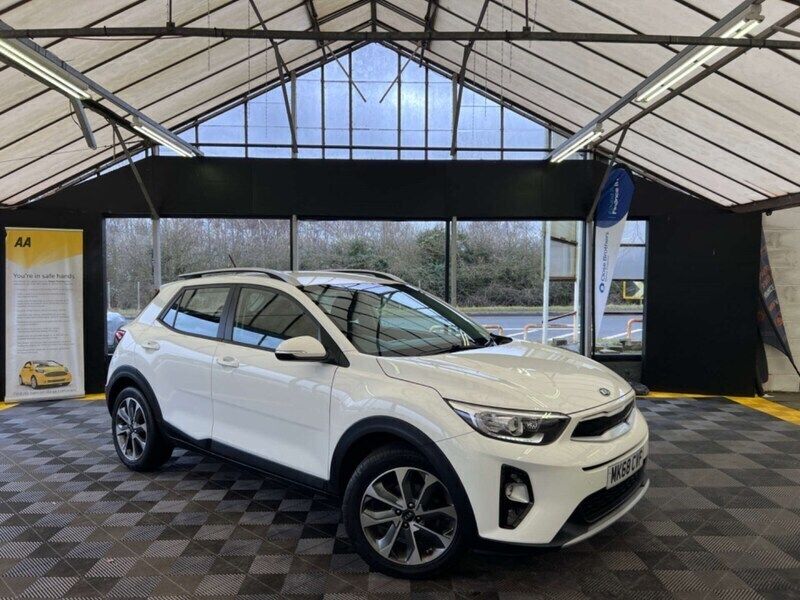 White Used 2018 Kia Stonic 2 SUV | £9,475 (Fair price) - Image 1/3