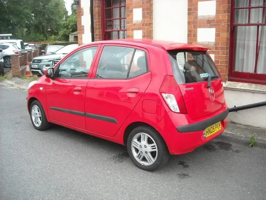 Used Hyundai i10 Style 77 HP (56 kW) 2009 Red Hatchback