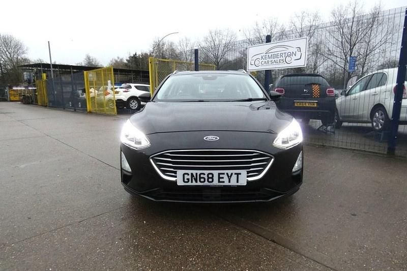 Used Ford Focus Zetec 95 HP (69 kW) 2019 Black Estate