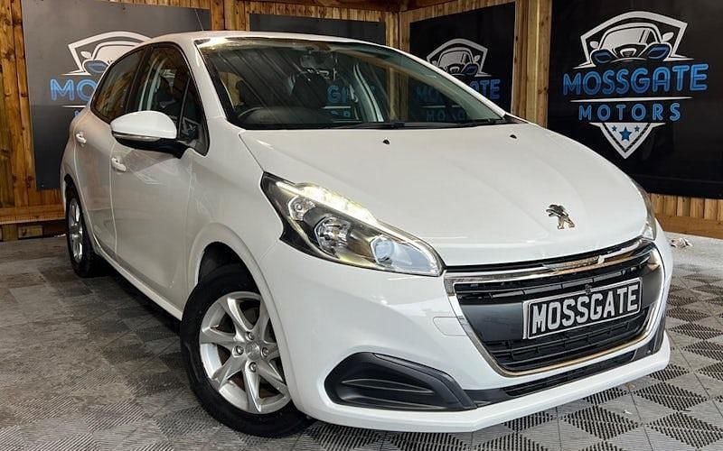 White Used 2017 Peugeot 208 Active Hatchback | £6,995 (Fair price) - Image 1/4