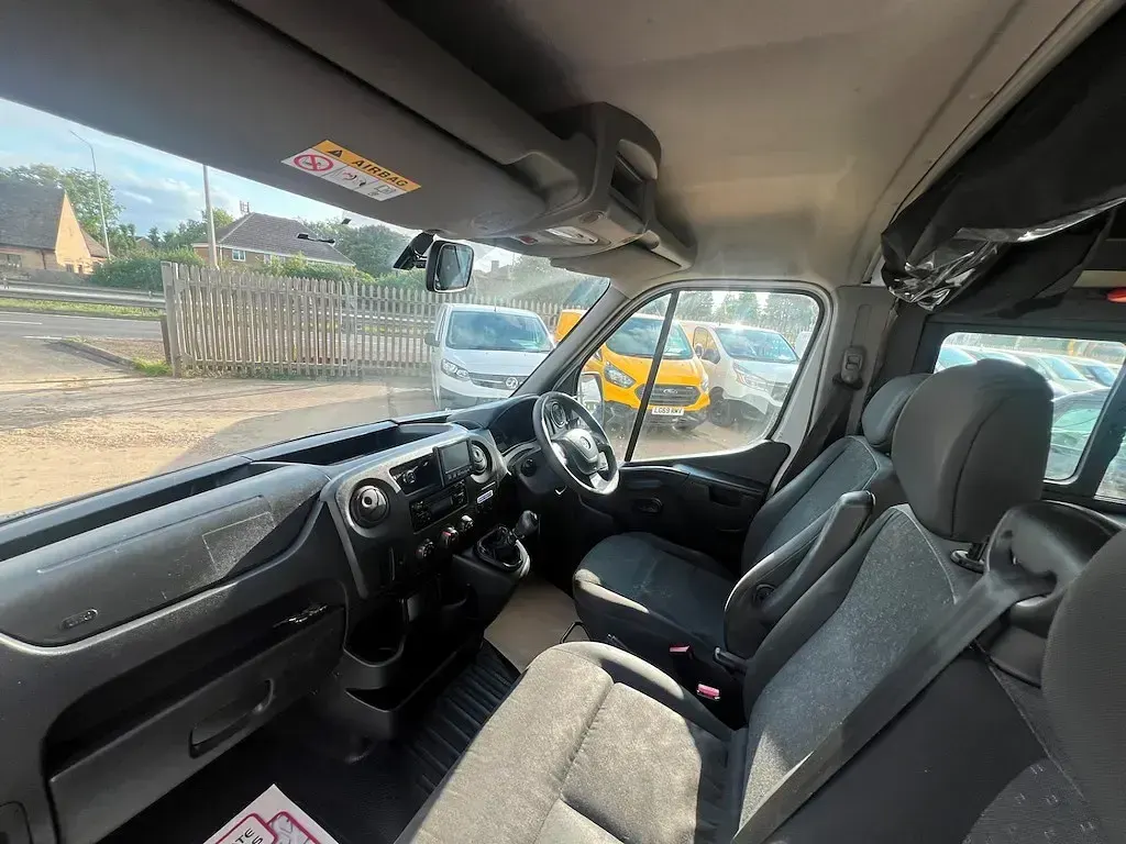 Używany Vauxhall Movano 130 KM (95 kW) 2019 Biały Minivan
