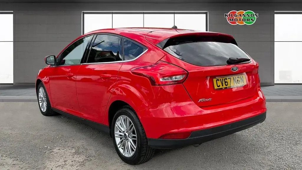 Used Ford Focus Zetec 120 HP (88 kW) 2017 Red Hatchback