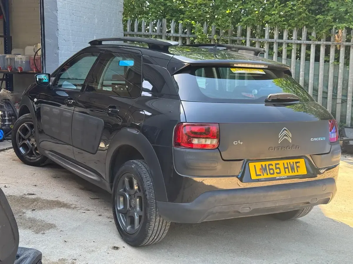 Used Citroën C4 Cactus Feel 100 HP (73 kW) 2015 Black Hatchback