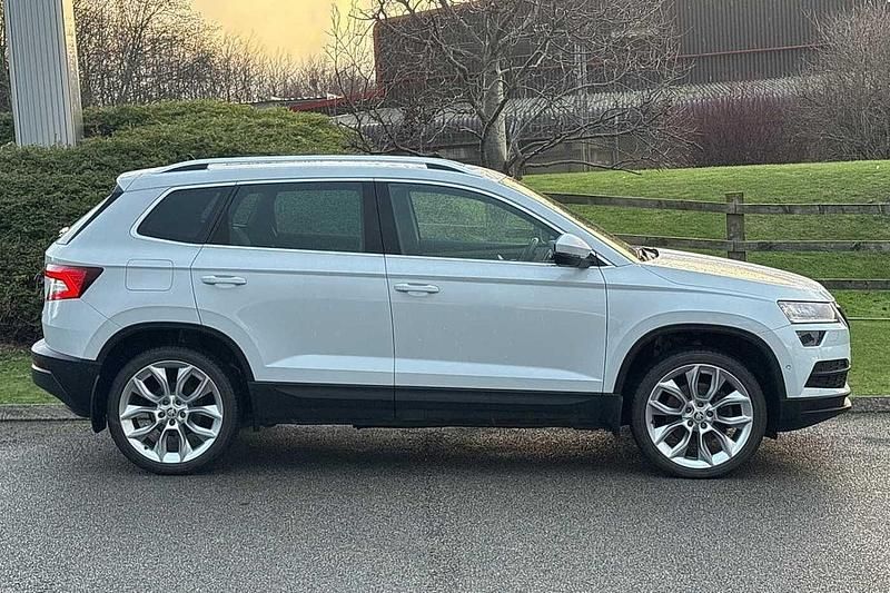 Used Skoda Karoq 147 HP (108 kW) 2018 Moon white metallic SUV