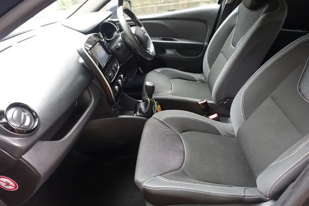 Used Renault Clio Dynamique 75 HP (55 kW) 2017 Grey Hatchback