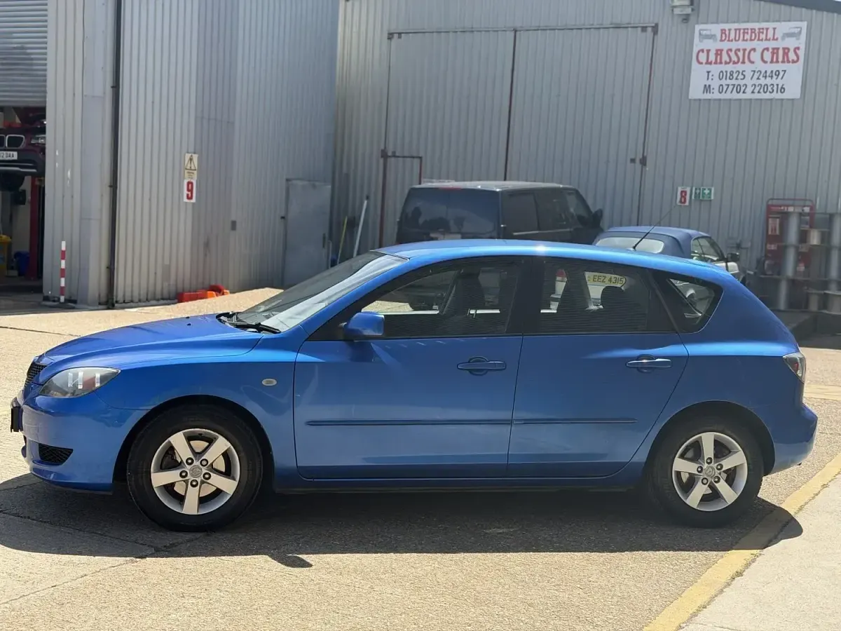 Used Mazda 3 105 HP (77 kW) 2006 Blue Hatchback