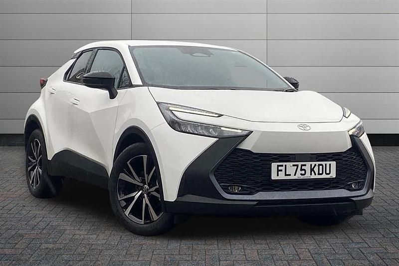 New Toyota C-HR Design 140 HP (102 kW) 2025 Pure white SUV