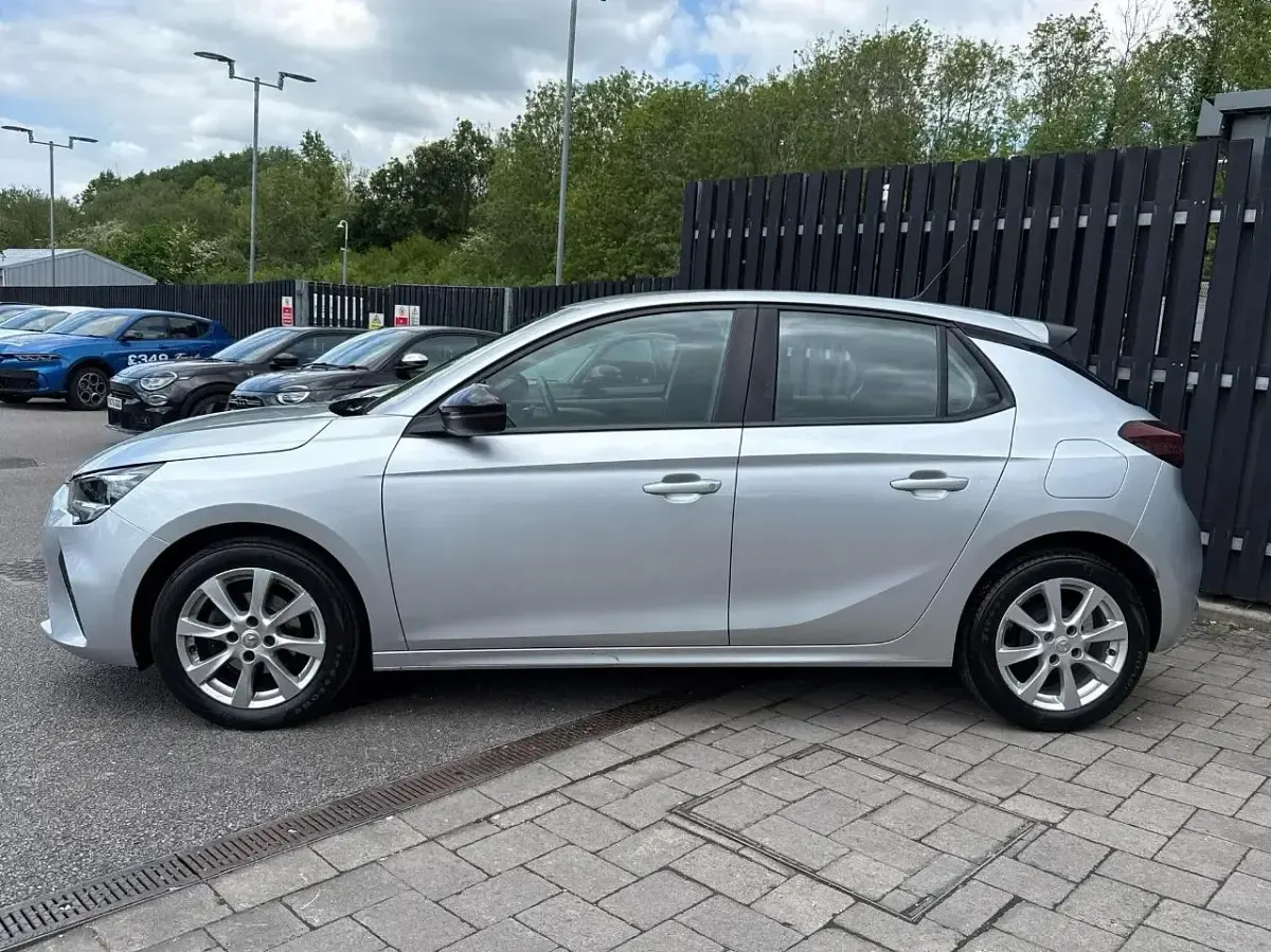 Usado Vauxhall Corsa Design Edition 74 CV (54 kW) 2022 Gris Utilitario