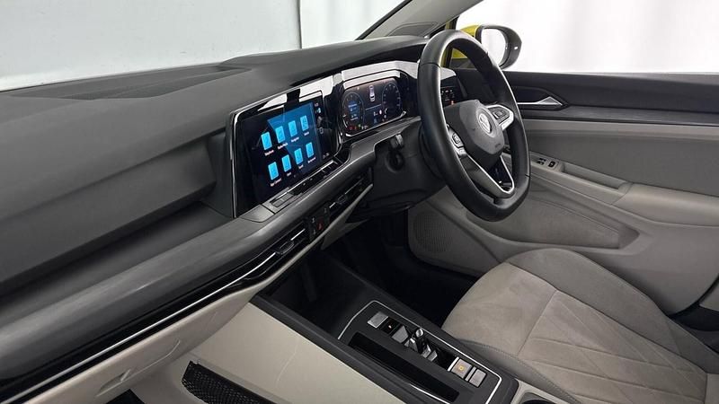 Used VW Golf VIII Style 150 HP (110 kW) 2022 Yellow Hatchback