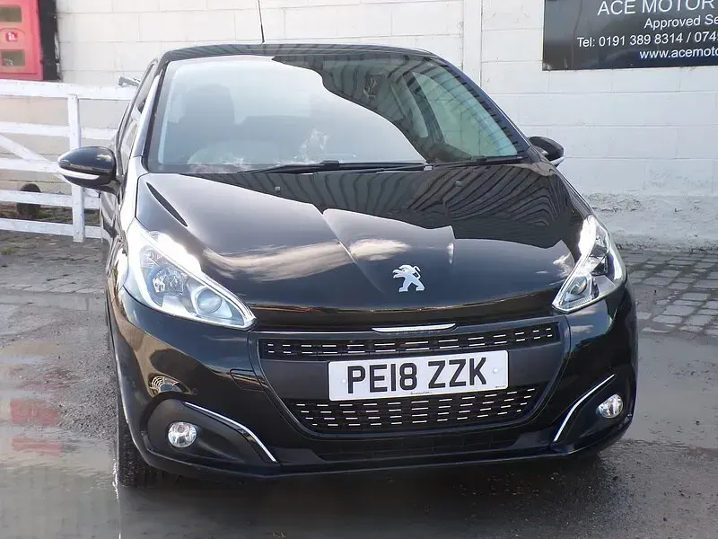 Used Peugeot 208 Signature Sky 2018 Black Hatchback