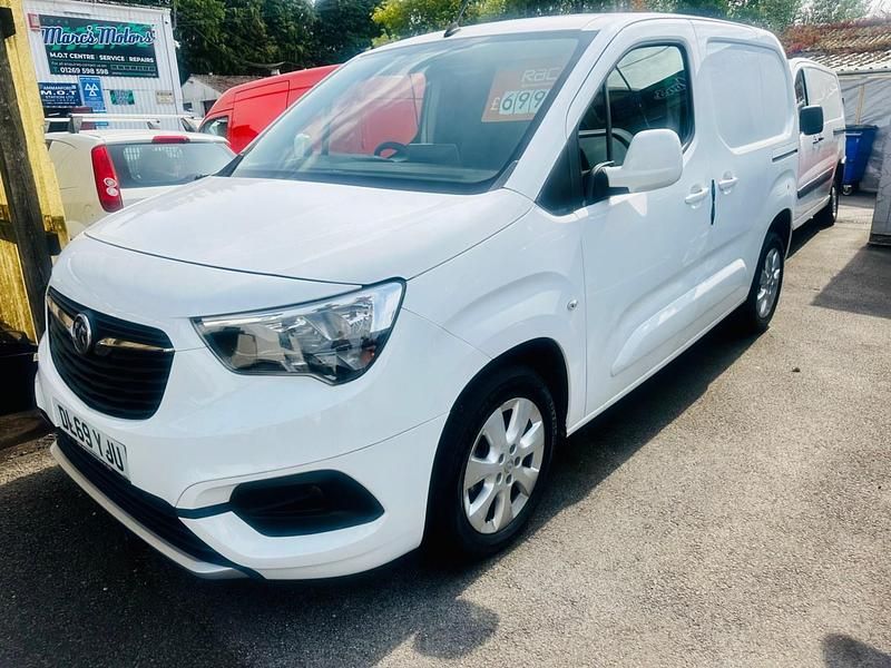 Used Vauxhall Combo 100 HP (73 kW) 2020 White MPV