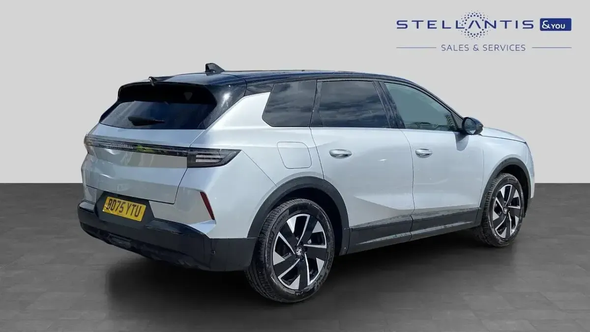 Used Vauxhall Grandland X GSe 143 HP (105 kW) 2025 Grey SUV