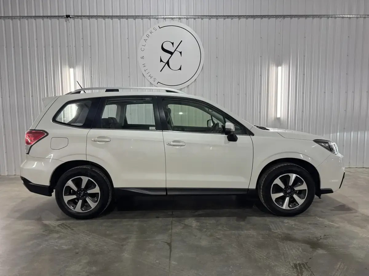 Używany Subaru Forester Premium 150 KM (110 kW) 2017 Biały SUV