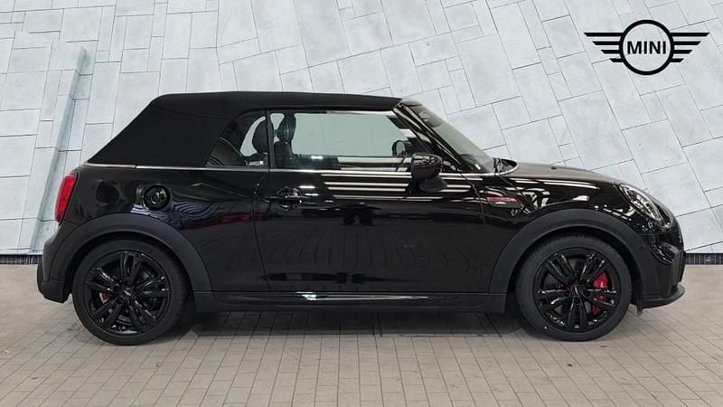 Begagnad Mini John Cooper Works 228 HK (167 kW) 2021 Svart Halvkombi