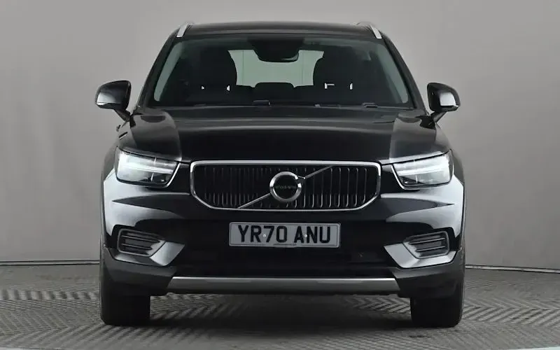 Used Volvo XC40 Momentum 163 HP (119 kW) 2020 Black SUV