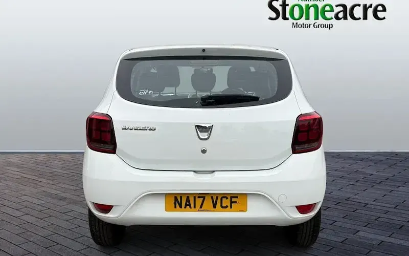 Used Dacia Sandero Ambiance 73 HP (53 kW) 2017 White Hatchback