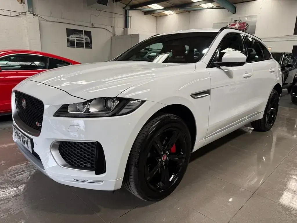 Used Jaguar F-Pace Supercharged 380 HP (279 kW) 2018 White SUV
