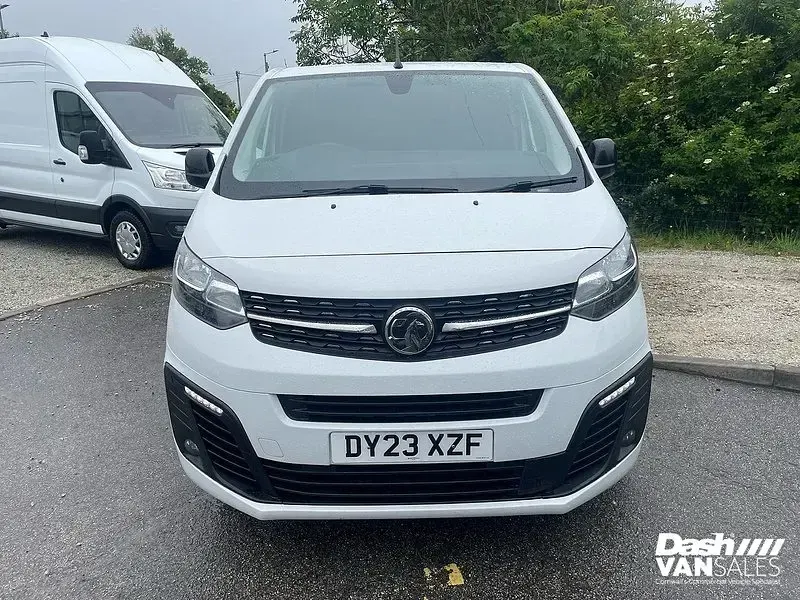 Used Vauxhall Vivaro 100 HP (73 kW) 2023 White MPV