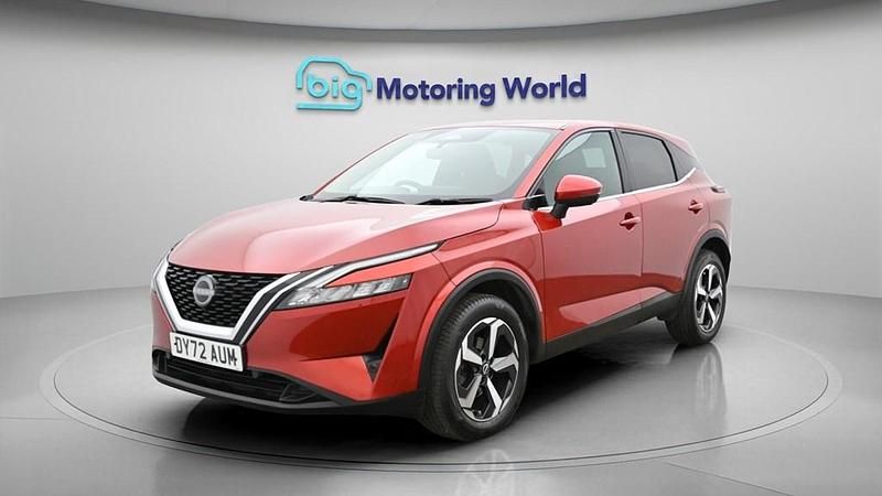 Used Nissan Qashqai N-Connecta 140 HP (102 kW) 2022 Red SUV