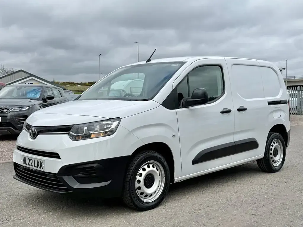 Used Toyota Proace Active 100 HP (73 kW) 2022 White MPV