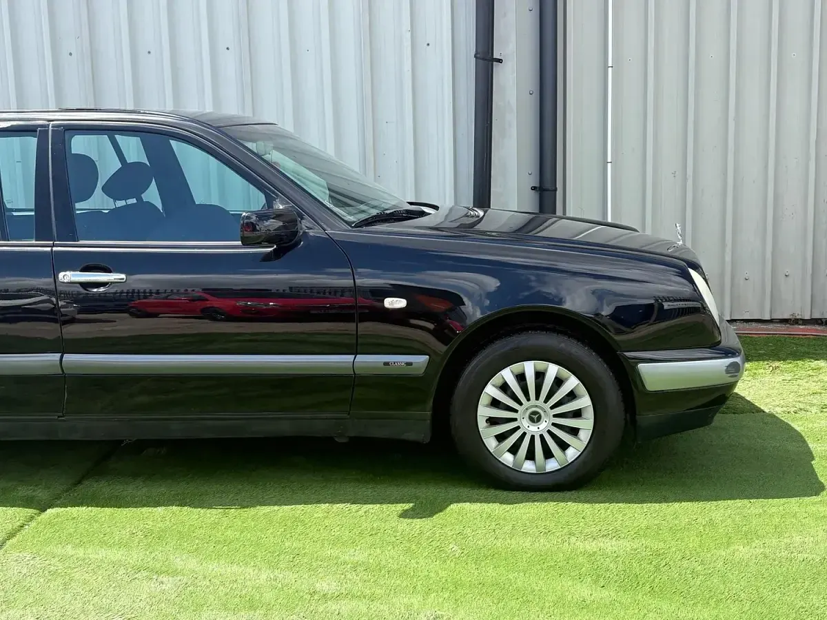 Used Mercedes E240 Classic 1999 Black Sedan