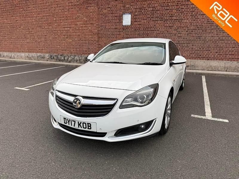 Used Vauxhall Insignia SRi 140 HP (102 kW) 2017 White Hatchback