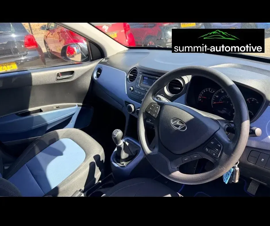 Used Hyundai i10 SE 67 HP (49 kW) 2016 Blue Hatchback