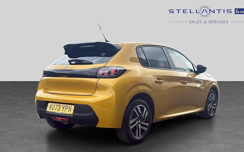 Used Peugeot 208 Active+ 102 HP (75 kW) 2023 Yellow Hatchback