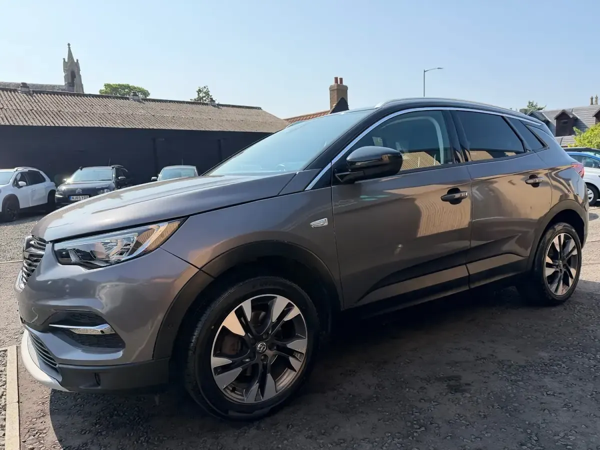 Used Vauxhall Grandland X SRi 130 HP (95 kW) 2020 Grey SUV