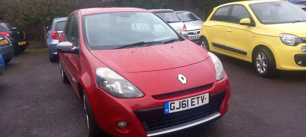 Used Renault Clio Dynamique 2011 Red Hatchback