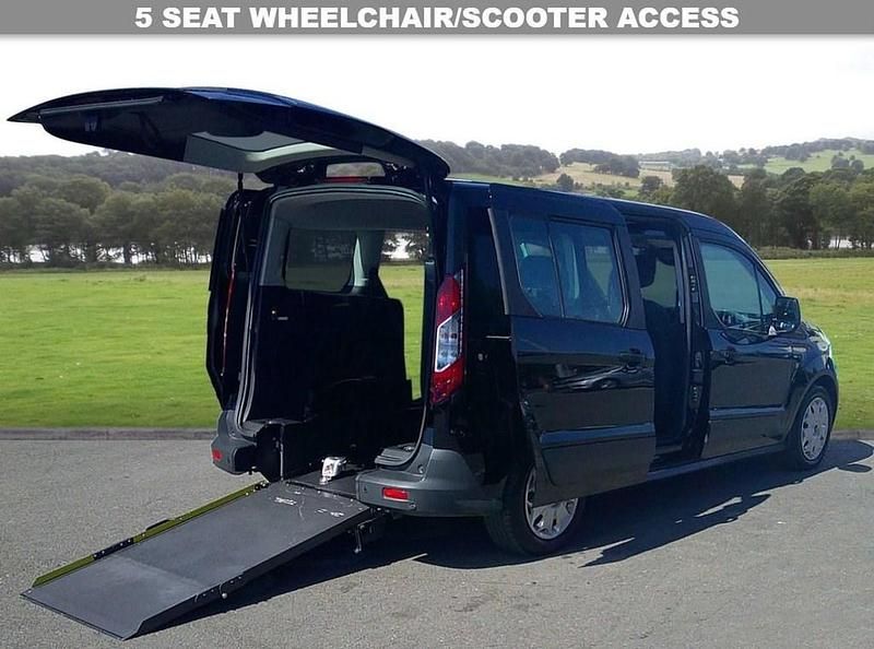 Black Used 2019 Ford Grand Tourneo Connect Zetec MPV | £15,999 (Fair price) - Image 1/4