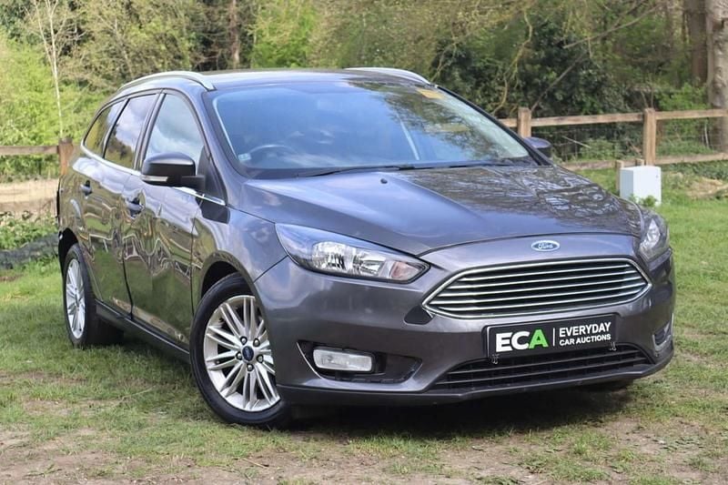 Used Ford Focus Zetec 125 HP (91 kW) 2017 Grey Estate
