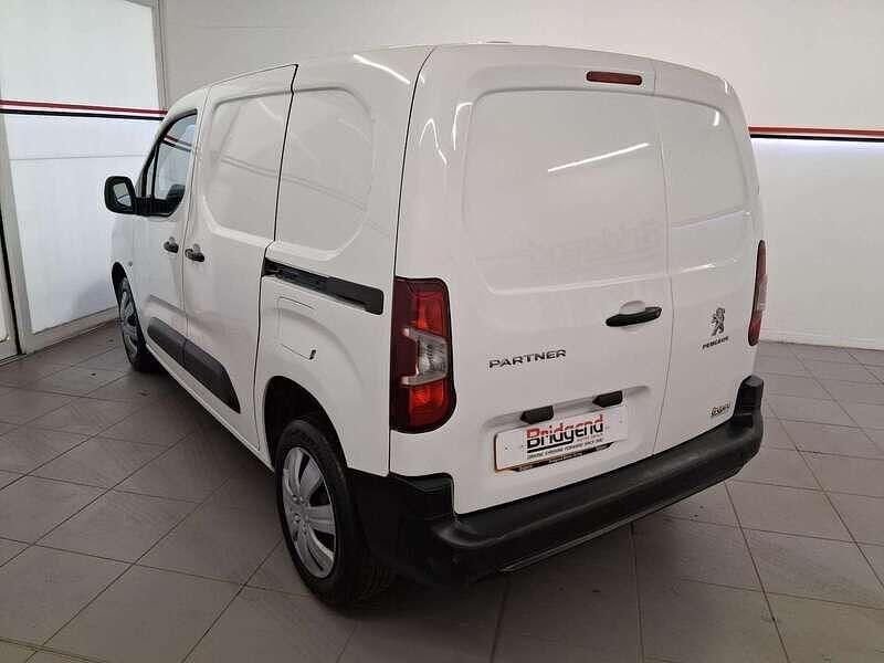 Used Peugeot Partner Premium 2022 White MPV