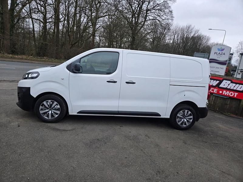 Used Citroën Dispatch 2019 White MPV