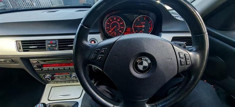 Begagnad BMW 320 2009 Silver Kombi
