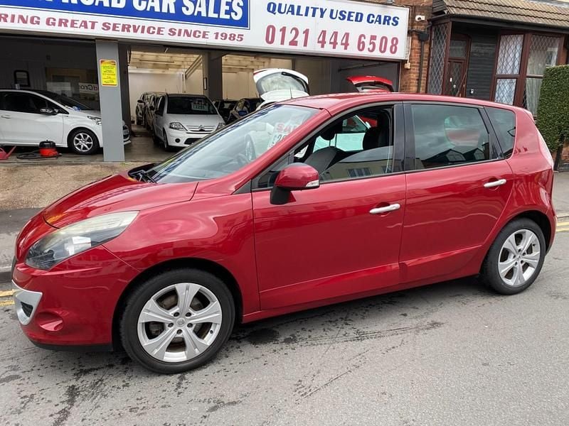 Red Used 2012 Renault Scénic III Dynamique MPV | £2,695 (Good price) - Image 1/4