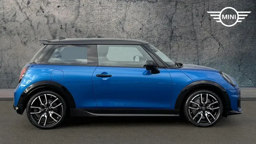 Used Mini Cooper Hatch 113 kW (154 HP) 2025 Blue Hatchback
