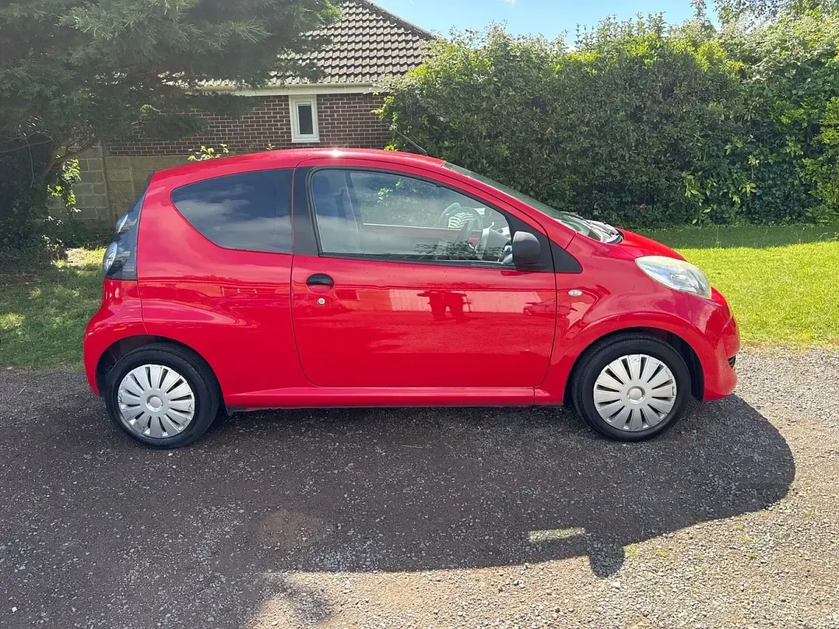 Used Citroën C1 68 HP (50 kW) 2010 Red Hatchback