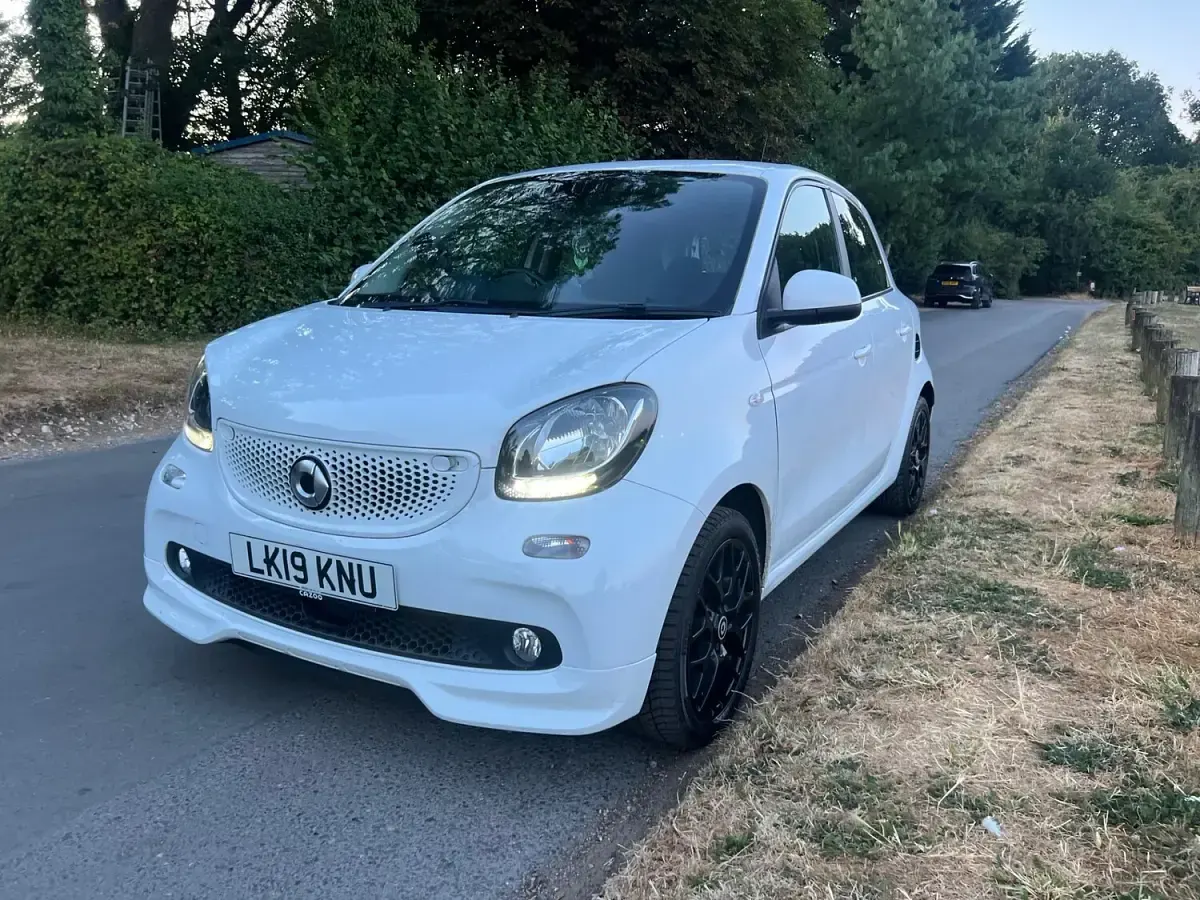 Used Smart ForFour 71 HP (52 kW) 2019 White Hatchback